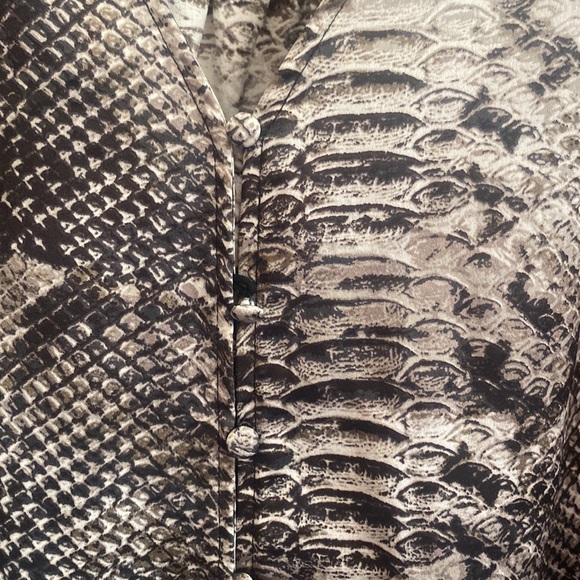 1 State Snakeskin blouse - Picture 7 of 13